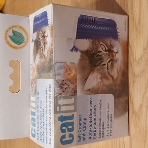 HOST PICK**Cat self groomer with catnip